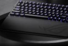 售价499美元的华硕ROGAzothExtreme游戏键盘采用OLED触摸屏和铝制结构并配有碳纤维板